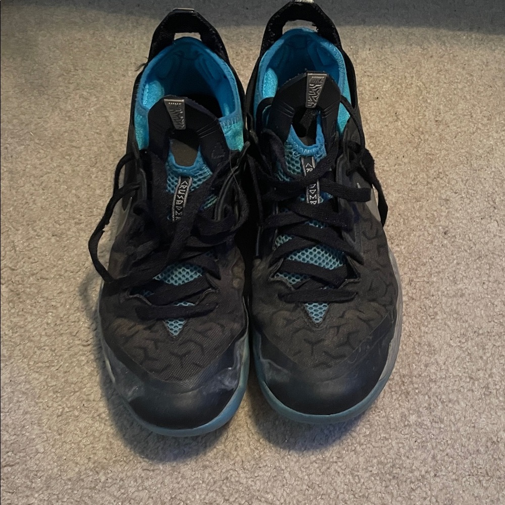 Black and Teal Nike Crusader Basketball Shoes